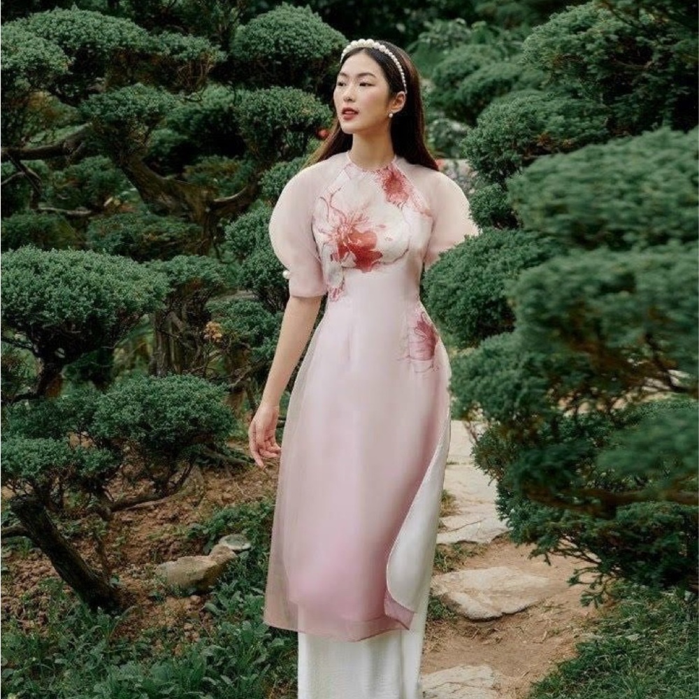 Modern pink ao dai